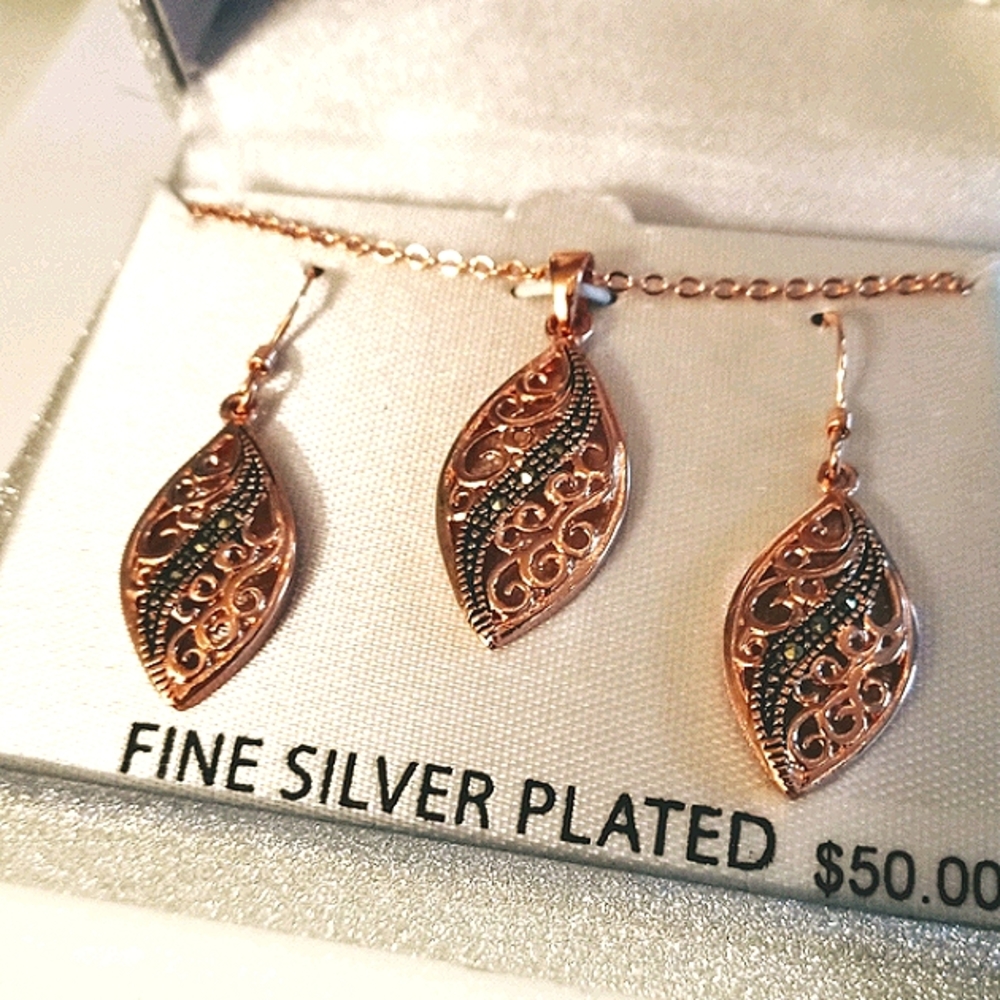 LE VIEUX® Swarovski Filigree 18" Necklace Earrings